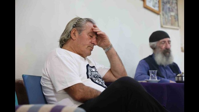 Bu kahvehaneye gelen uyuyor