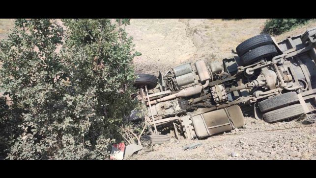 Elazığ'da tır devrildi: 1 yaralı
