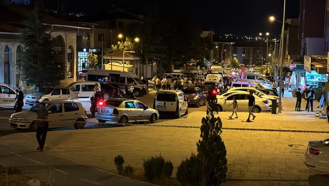 Elazığ'da iki aile arasında çıkan bıçaklı kavgada 1'i ağır 3 kişi yaralandı