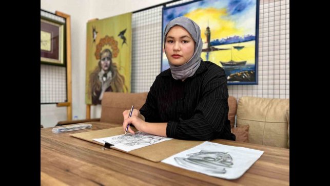 Vanlı Melek engelleri resim sanatıyla aştı