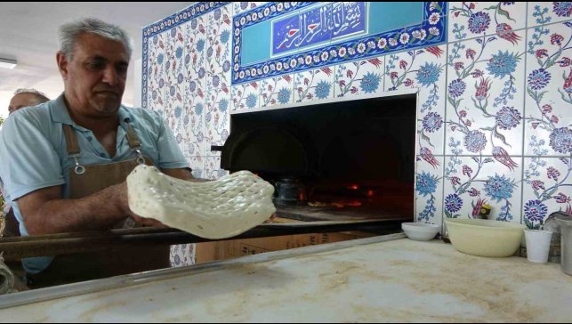 Malatya'da fırıncıların 300 derecelik ateşle mücadelesi