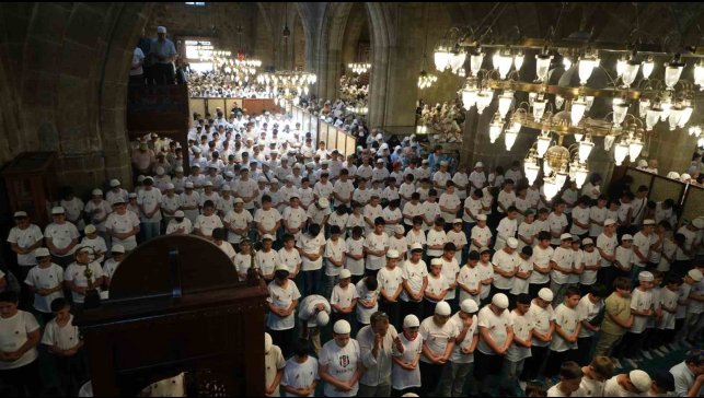 TÜGVA, Erzurum'da 6 bin 237 öğrenciyi Ulu Cami'de buluşturdu