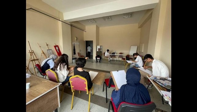 Patnos Gençlik Merkezi, yaz tatilini resim kurslarıyla renklendiriyor