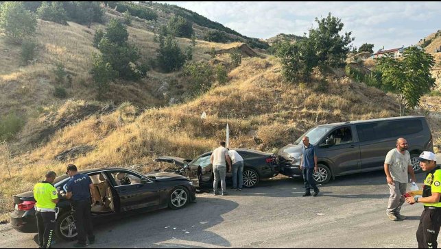 Tunceli'de zincirleme trafik kazası: 5 yaralı