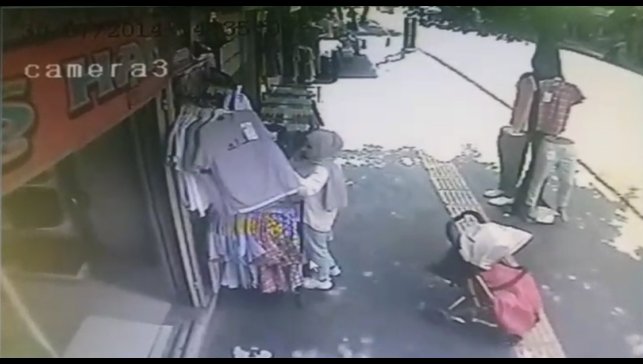 Dikkatsiz annenin unutkanlığı faciayla sonuçlanıyordu: O anlar kamerada