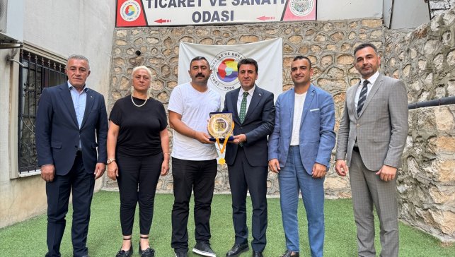 Tunceli'nin Munzur Balı, "İksor" markasıyla Londra'da altın madalya kazandı