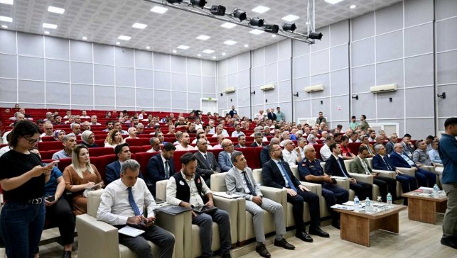 Vali Yavuz, muhtarlarla bir araya geldi