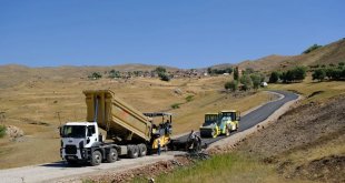 Taşlıçay’da Yukarıesen-Aşağıesen köy yoluna asfalt kaplama