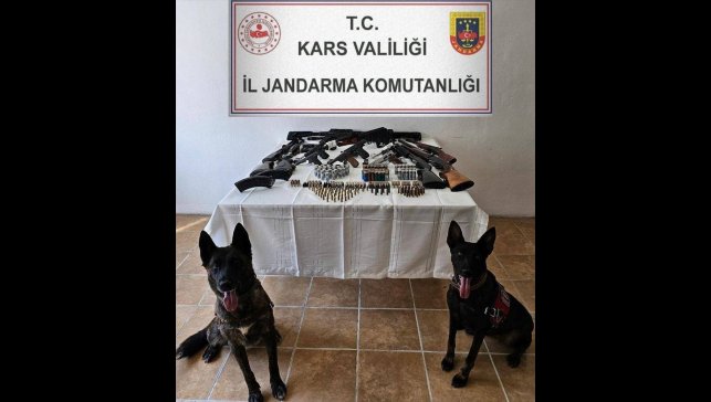 Kars'ta silah ticareti operasyonunda gözaltına alınan 7 zanlıdan 2'si tutuklandı