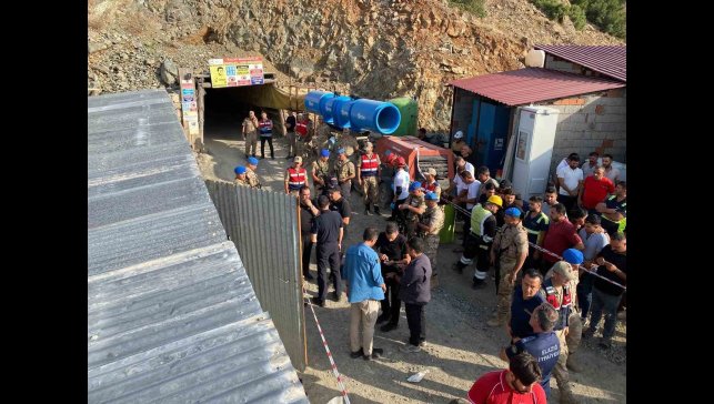 Elazığ'da göçük altında kalan işçinin cansız bedenine ulaşıldı