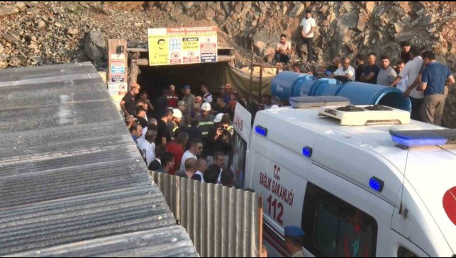 Elazığ'da göçük altında kalan işçinin cenazesi hastane morguna kaldırıldı