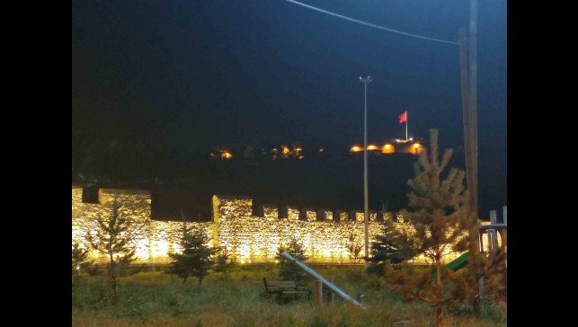 Tarihi Ardahan Kalesi ışıklandırıldı