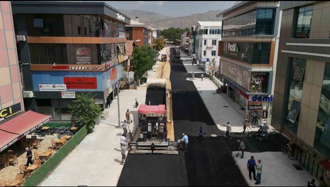 Muhsin Yazıcıoğlu Caddesi'nde asfalt serim çalışması başladı