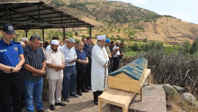 Elazığ'da maden ocağındaki göçükte ölen işçinin cenazesi defnedildi