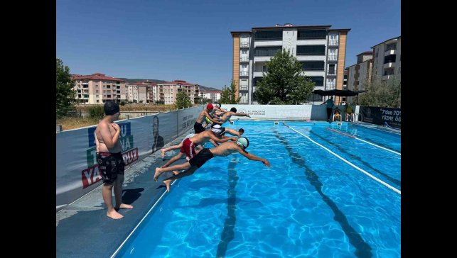 Elazığ'da çocuklar hem öğreniyor hem eğleniyor