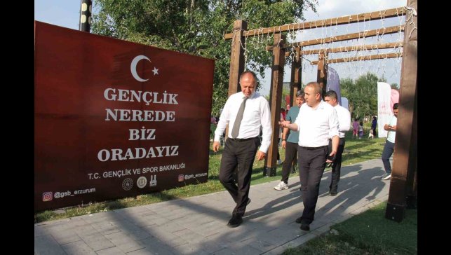 Erzurum GSİM Olimpiyat Parkına çadır gençlik merkezi kurdu