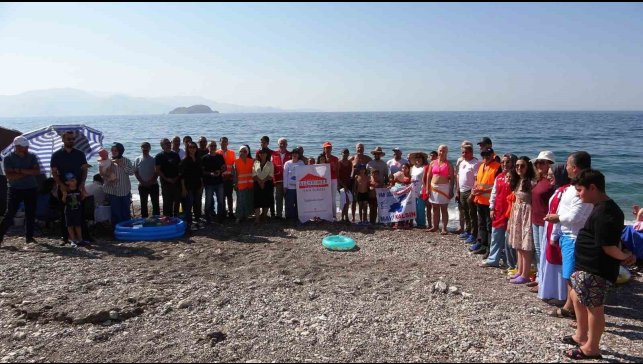 Van Gölü için çöp topladılar, duvar boyadılar