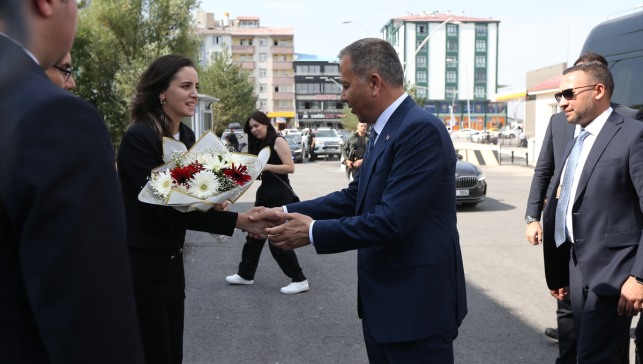 İçişleri Bakanı Yerlikaya, Ağrı Valiliğini ziyaret etti