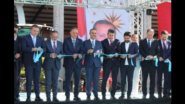 Bakan Kacır: "23 yıla asırlık başarılar sığdırarak, büyük ve güçlü Türkiye'yi inşa ettik"