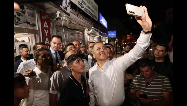 Bakan Yerlikaya Ağrı'da esnafla buluştu