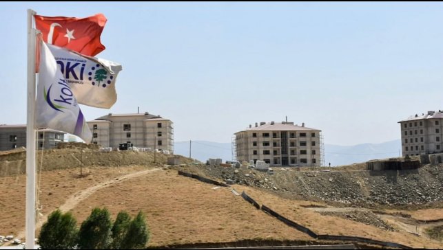 Yüksekova'da yeni TOKİ konutları yükseliyor