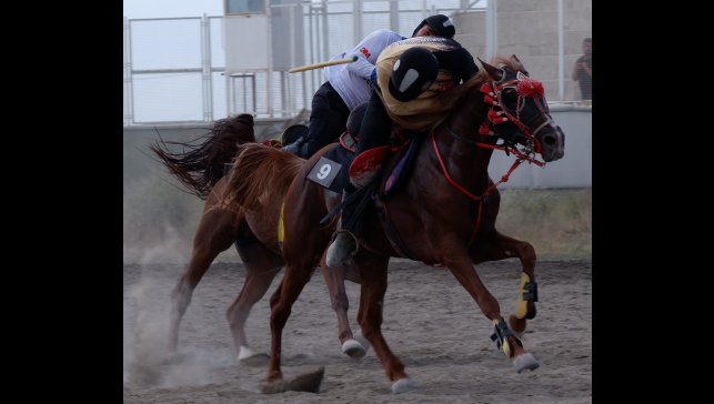 Erzurum'da bitmeyen cirit heyecanı