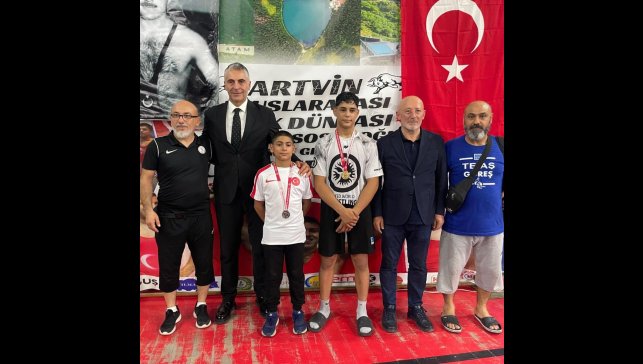 Elazığlı genç pehlivanlardan uluslararası başarı