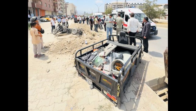 Kamyonetin çarptığı yük motosikleti ikiye ayrıldı: 1 yaralı