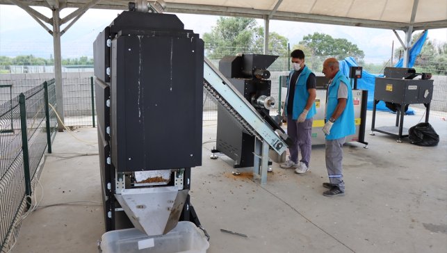 Erzincan'da atık gıdalar yeni kurulan tesiste hayvanlar için mamaya dönüştürülüyor