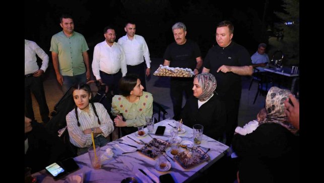 Pekmezli yufka, Ergan Dağı Kayak Merkezi'nde bulunan vatandaşlara ikram edildi