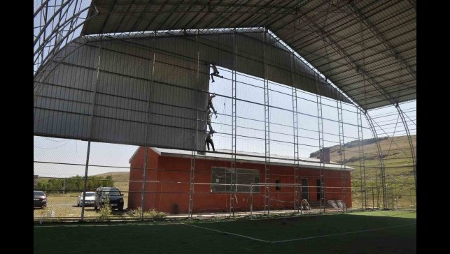 Akyaka Kapalı Halı Sahası yenileniyor