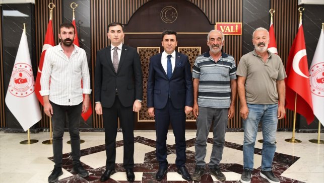 Tunceli'de yıldırım düşmesi sonucu koyunlarını kaybeden besicilere 2 milyon 601 bin lira destek