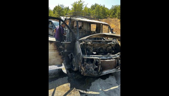 Elazığ'da minibüs küle döndü