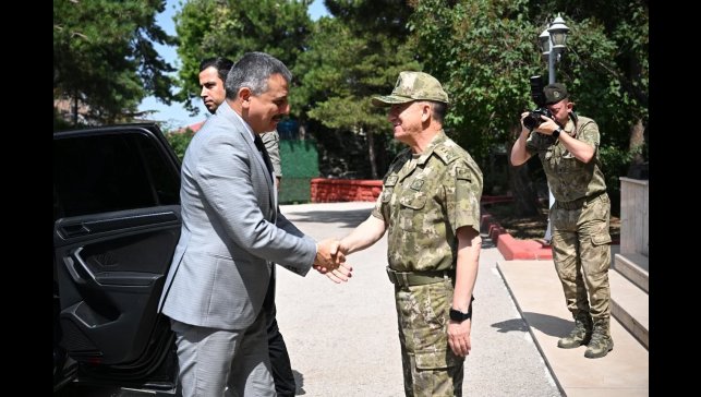 Vali Çiftçi'den Altuğ Paşa'ya tebrik