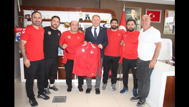 Çakmur'a Ay-Yıldızlı forma