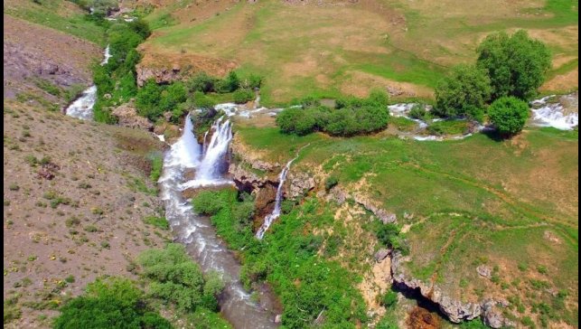 30 metre yükseklikten dökülen saklı cennet görenleri hayran bırakıyor