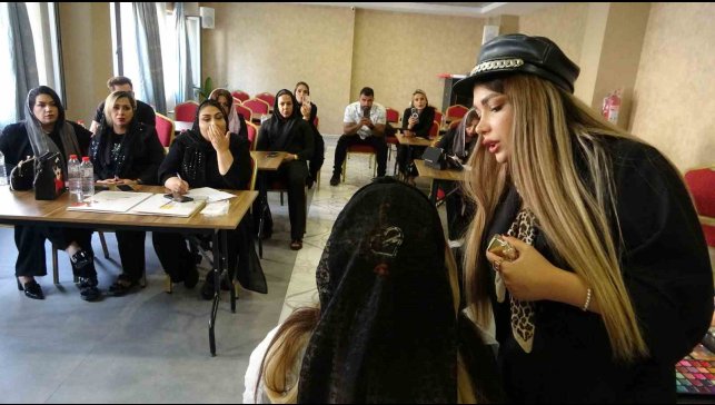 İranlılar Van'da hem eğleniyor hem eğitim görüyor