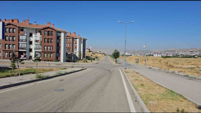 Elazığ'da sıcaklık 40 dereceye yaklaştı, caddeler boş kaldı