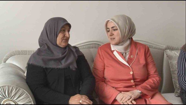 Cumhurbaşkanı Erdoğan'ın mektubu, Kars'ta şehit annesine teslim edildi