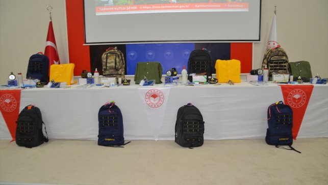 Muş'ta çobanlara ekipman çantası dağıtıldı