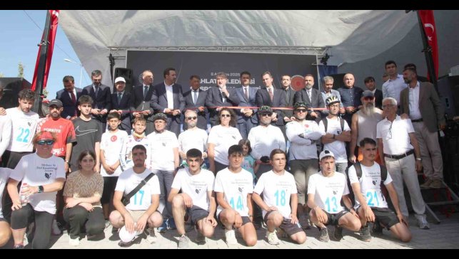 Gençlik ve Spor Bakanı Osman Aşkın Bak Bitlis'te