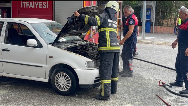 Erzincan'da seyir halindeki araç yandı