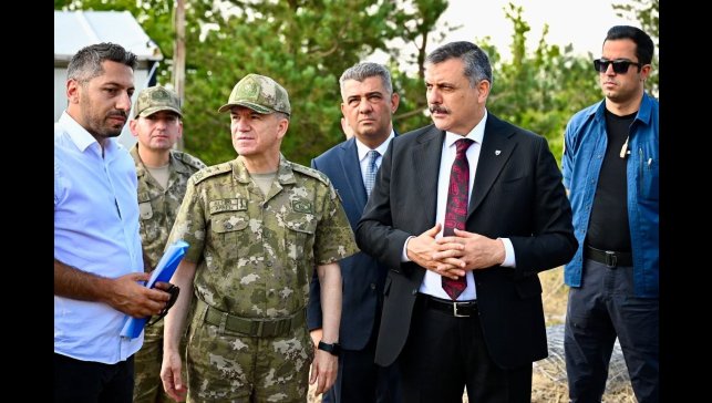 Askeri tesis inşaatlarını incelediler