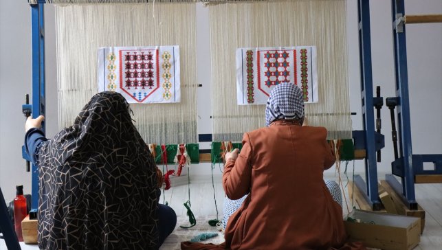 Oğuz boylarının kültürel mirası tescilli "Cengerli kilimi" Erzincan'da gelecek nesillere aktarılıyor