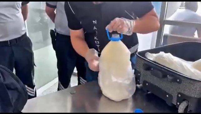 Süt şişesi içinde uyuşturucu gele geçirildi