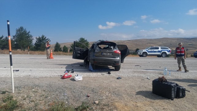 Erzincan'da SUV tipi araç takla attı, 1 çocuk öldü, 3 kişi yaralandı