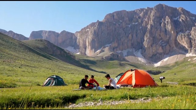 Hava sıcaklığı 40 dereceyi bulunca Erzincanlılar 3200 rakımlı dağlarda serinliyor