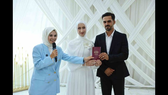 Bakan Göktaş, genç çiftin nikah şahidi oldu