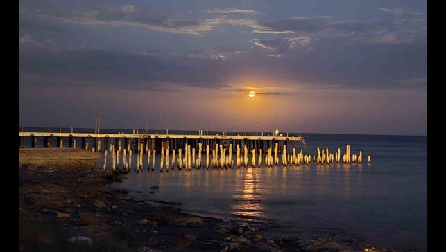 Gökyüzünde dolunay, Van Gölü'nde yakamoz