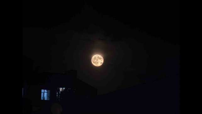 Patnos'ta "Süper Ay" Gökyüzünü Aydınlattı